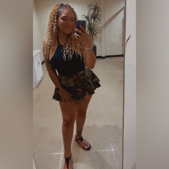 Meet your Posher, Sabrina - Picture 2 of 3